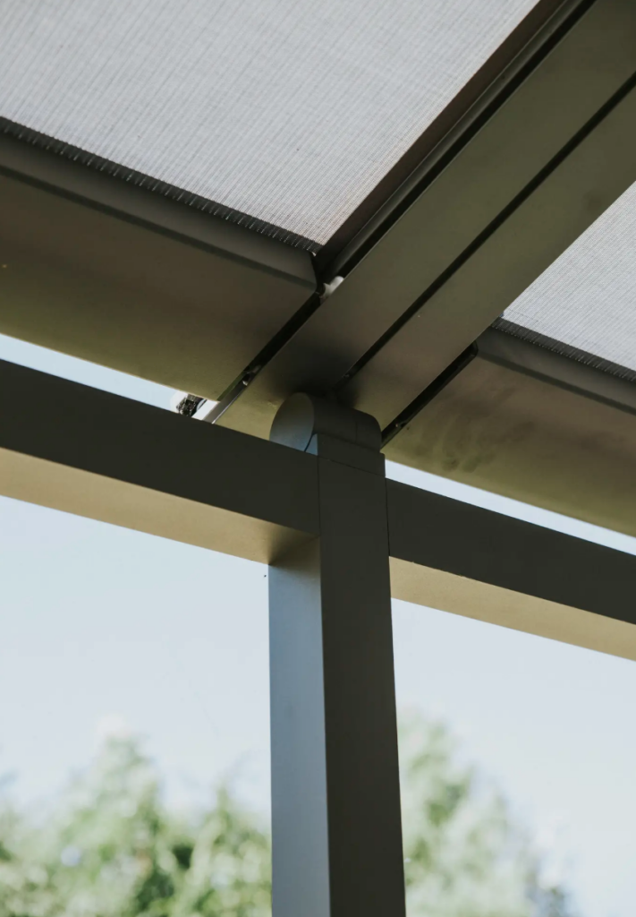 Textilfedésű pergola