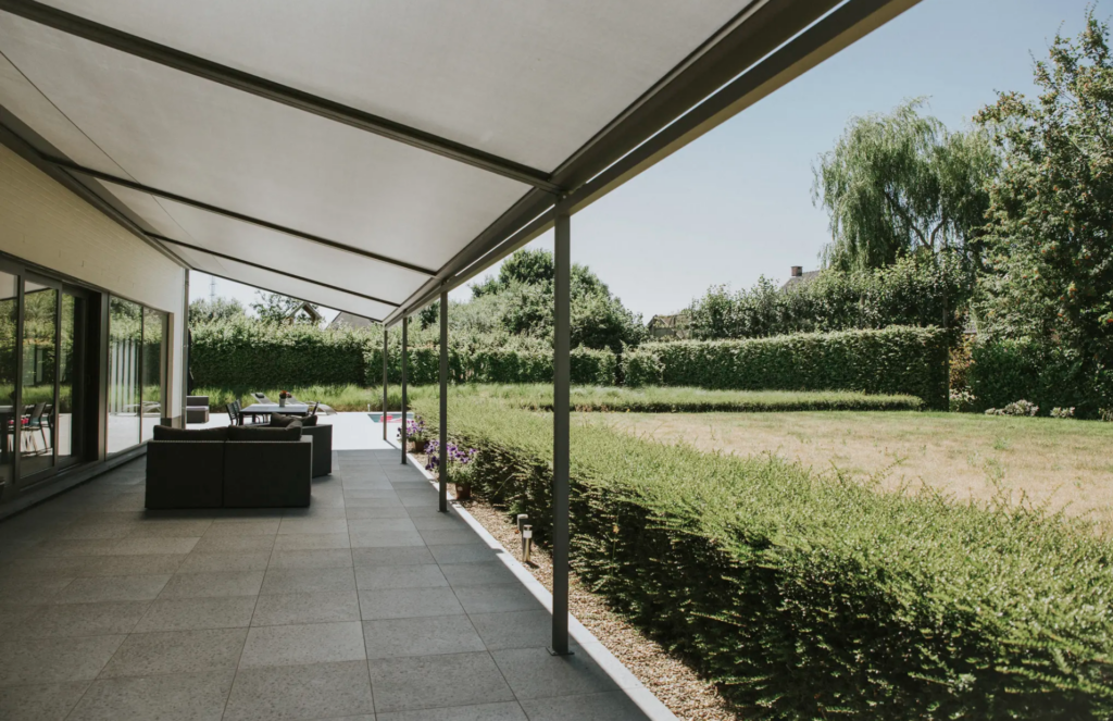 Textilfedésű pergola